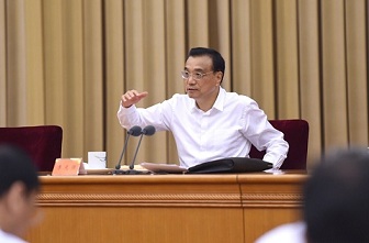 中共中央政治局常委、国务院总理李克强在会上讲话.jpg