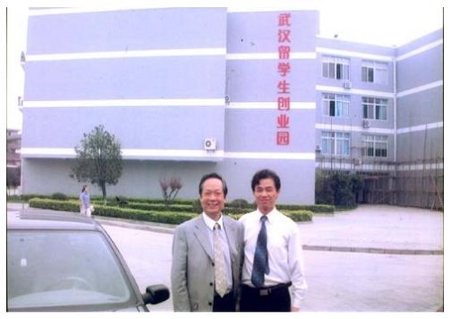 1494469148871022.jpg 2004年6月远光瑞康公司于诺宁丹卡生命科技有限公司正式签署战略合作协议.jpg