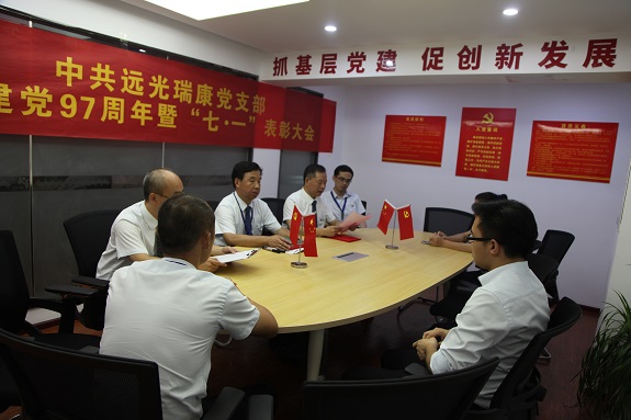 党组成员宣读表彰通报.JPG
